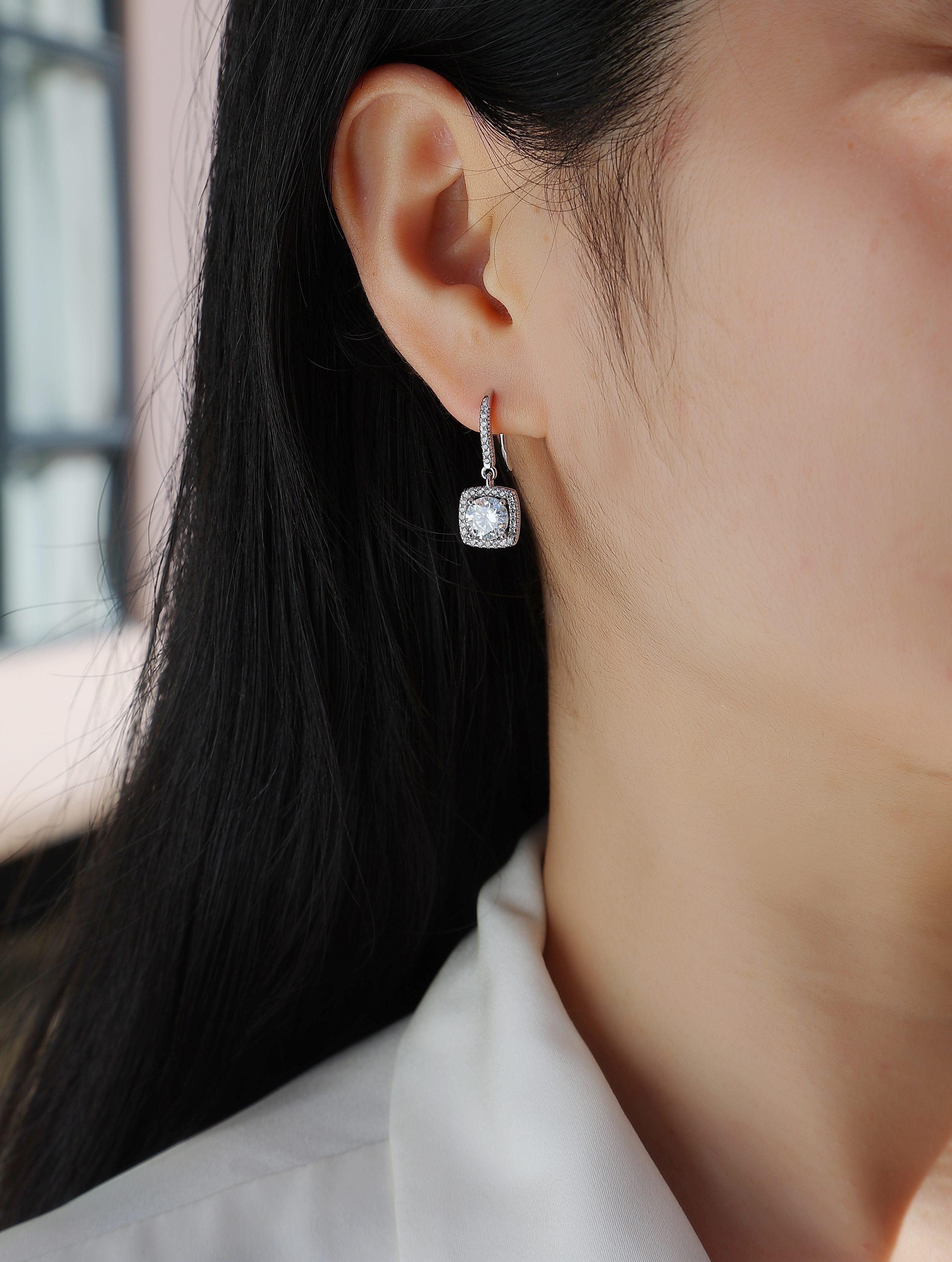 Top-quality Moissanite Luxury And Fashionable Light Luxury Jewelry Silver Stud Earrings S925 Silver Plated Platinum My stor