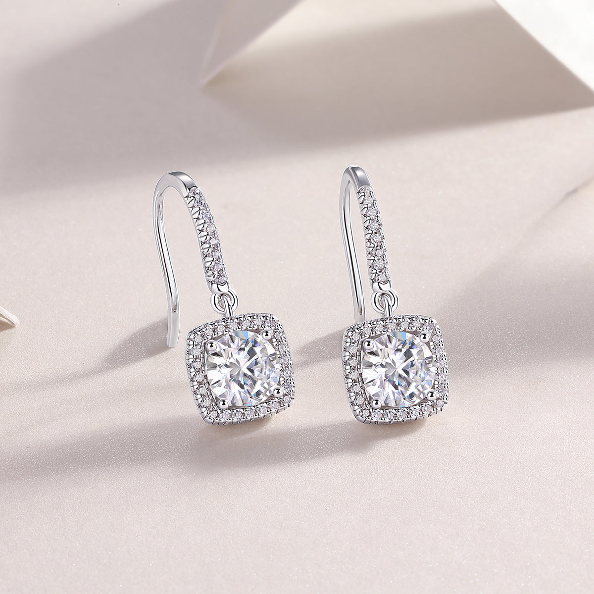 Top-quality Moissanite Luxury And Fashionable Light Luxury Jewelry Silver Stud Earrings S925 Silver Plated Platinum My stor