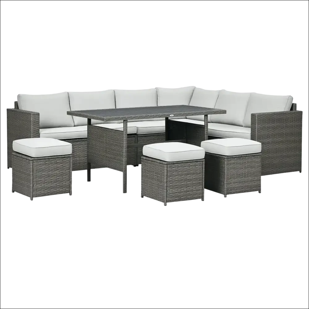 Sofá seccional de mimbre gris para patio con otomanas y cojines blancos